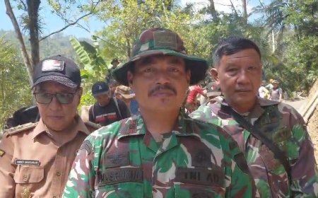 Keluhan Anak Sekolah Kini Dijawab dengan Aksi TMMD Bangun Jalan Demi Masa Depan Gumelem Kulon