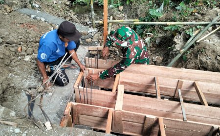 Bekisting Plat Beton Siap Dukung Pembangunan TMMD