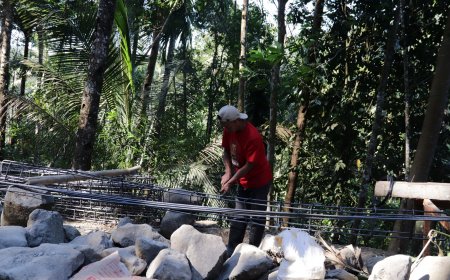 Rangkaian Besi Egi Fondasi Kuat yang Menghubungkan Harapan Warga Gumelem Kulon