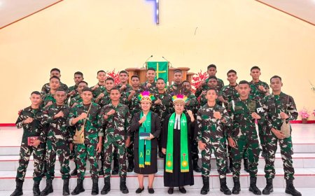 Memperkuat Iman dan Kemanunggalan TNI-Rakyat, Yonif TP 820/DAAI Gelar Ibadah Minggu Bersama di Bumi Cenderawasih