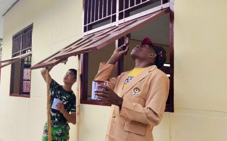 Pengabdian Nyata TNI AD, Melalui Gotong Royong Rehabilitasi SMP Negeri Urumb Hampir Rampung
