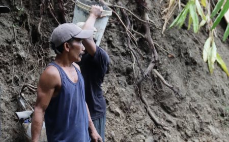 Langsir Pasir Tanpa Lelah Sanudin Ikut Wujudkan Jalan Impian Desa