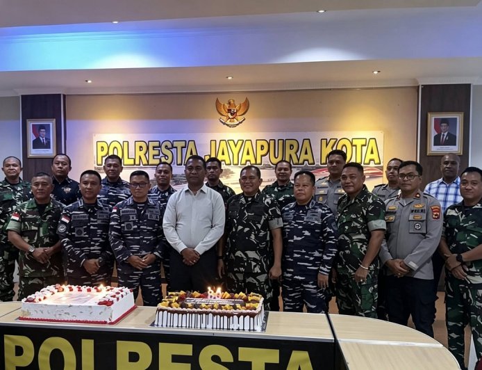 Sinergitas Tanpa Batas: Dandim 1701/Jayapura Sambangi Polresta Beri Kejutan HUT Bhayangkara ke-80