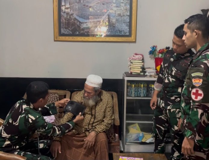 Sehat Bersama Rakyat, Yonif TP 820/DAAI Menggelar Bhakti Kesehatan di Mimika