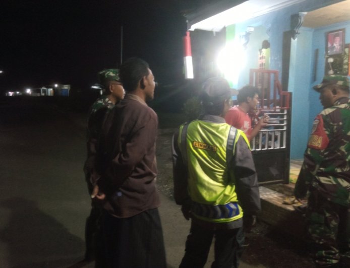 Sertu Muslim  Patroli Malam Cegah Gangguan Kamtibmas