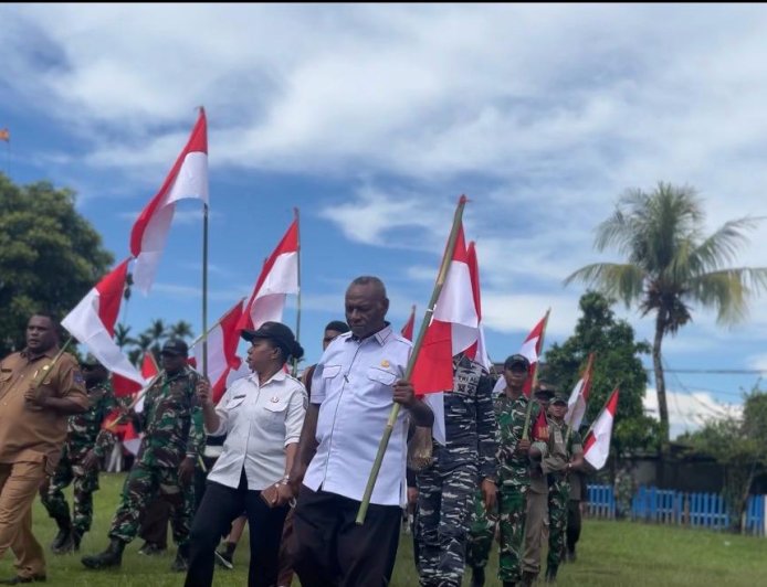 Semarak Patriotisme di Bumi Sarmi: Yonif TP 809/NTM Bersama Elemen Masyarakat Gelar Kirab Merah Putih