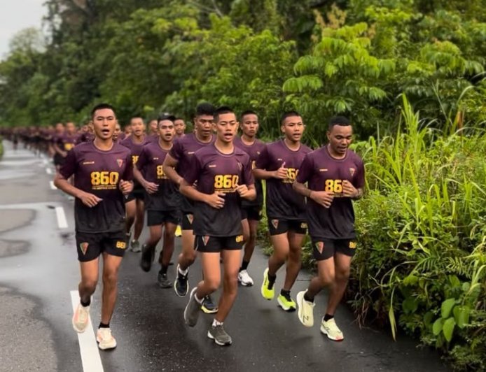 Jaga Kesiapan Operasional di Wilayah Penugasan, Prajurit Yonif TP 860/NSK Tempuh Lari Pagi Demi Fisik Prima