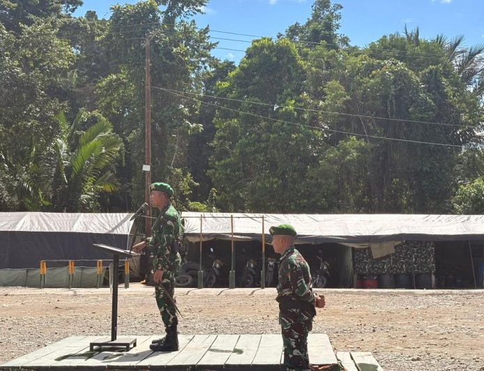 Upacara Bendera Rutin, Yonif TP 860/NSK Perkuat Disiplin dan Nasionalisme Prajurit di Waropen