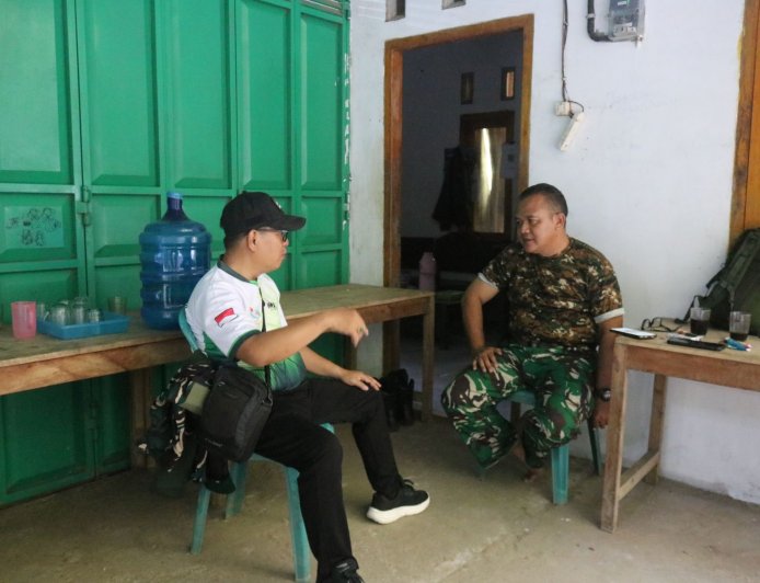 Sinergi TNI dan Kepala Desa Percepat Pembangunan Jalan TMMD di Gumelem Kulon