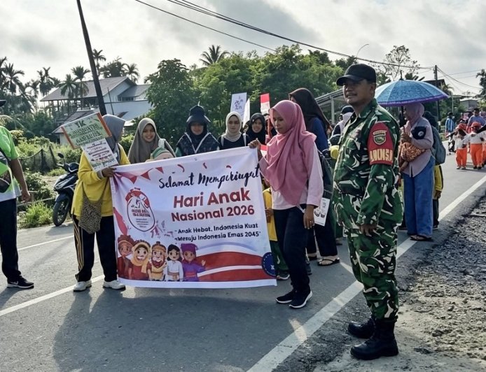 Babinsa Skanto Kawal Jalan Santai Hari Anak Nasional Tanamkan Semangat Generasi Emas 2045