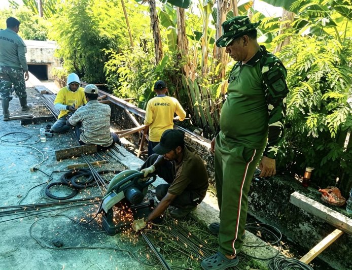 Jembatan Terus Dibangun  Babinsa dan Satgas Garuda Hadir Membuka Akses untuk Masa Depan Masyarakat