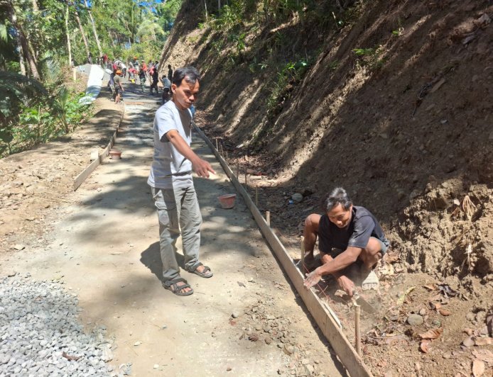 Sekdes Katim Kawal Pengecoran Jalan, Pastikan Pekerjaan TMMD Berjalan Maksimal