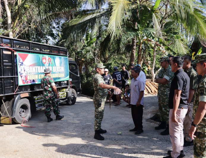 Kodim 0704 Banjarnegara Salurkan Air Bersih untuk Warga Terdampak Kekeringan di Desa Serang