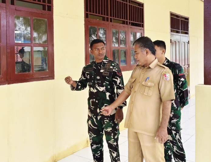Peran TNI AD Tuai Apresiasi, Kepala SMP Negeri Urumb Bangga Renovasi Laboratorium IPA Hampir Rampung