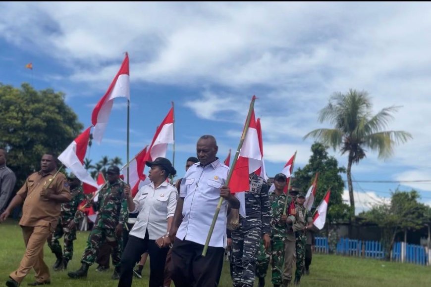 Semarak Patriotisme di Bumi Sarmi: Yonif TP 809/NTM Bersama Elemen Masyarakat Gelar Kirab Merah Putih