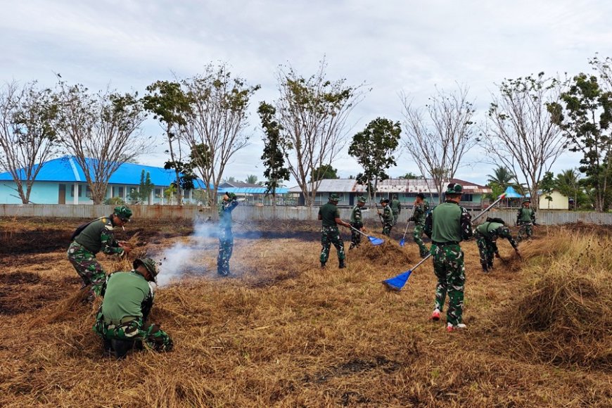 Semangat TNI dan Warga Tanah Miring, Kerja Bakti Bersihkan Lapangan Sambut HUT ke-81