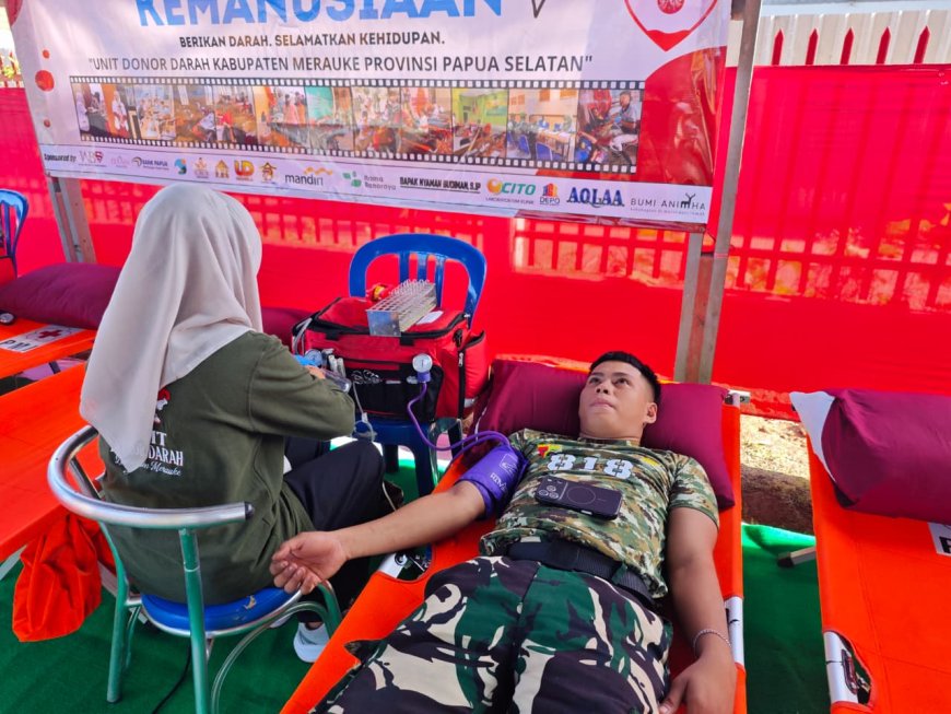 Tebar Semangat Kemanusiaan, Personel Korem 174/ATW Donorkan Darah di PMI Merauke
