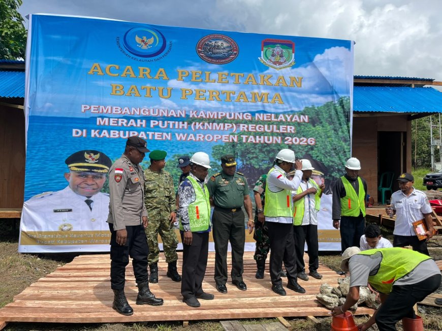 Dukung Program Nasional, Prajurit Yonif TP 860/NSK Hadiri Peletakan Batu Pertama Kampung Nelayan Merah Putih di Waropen