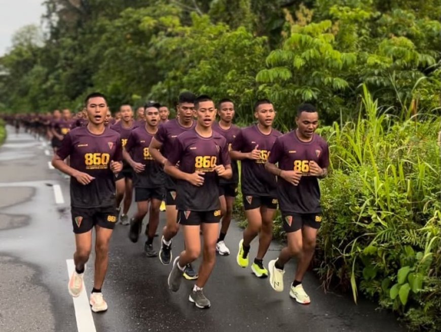 Jaga Kesiapan Operasional di Wilayah Penugasan, Prajurit Yonif TP 860/NSK Tempuh Lari Pagi Demi Fisik Prima