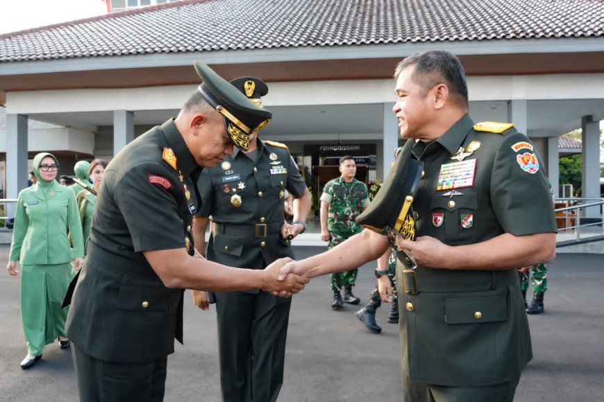 Pangdam IV/Diponegoro Dampingi Kasad Bekali Taruna Akmil, Siapkan Pemimpin TNI AD Menuju Indonesia Emas 2045