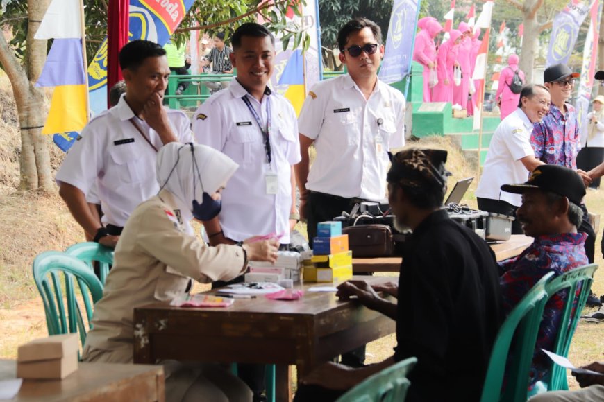 Sentuhan Kepedulian di TMMD Reguler ke-129 Wakil Bupati dan Dandim Tinjau Pelayanan Kesehatan Gratis di Gumelem Kulon