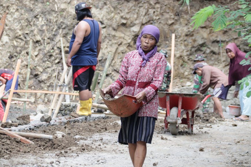 Semangat Bariah Menggerakkan Asa TMMD Gotong Royong Bangun Jalan Masa Depan Desa