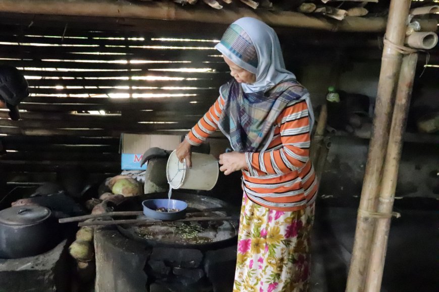 Jalan Baru Harapan Baru bagi Perajin Gula Kelapa di Gumelem Kulon