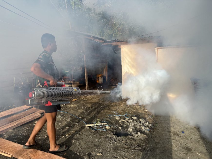 Cegah Malaria, Yonif TP 860/NSK Gelar Fogging Massal di Kesatrian dan Marshalling Area Waropen