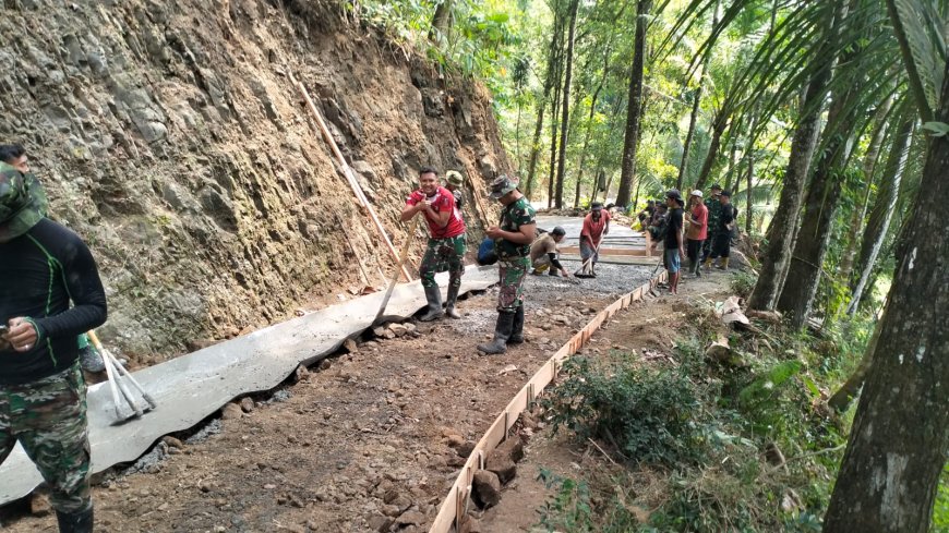 Semangat Gotong Royong Antar Rabat Beton TMMD Capai 12 Persen