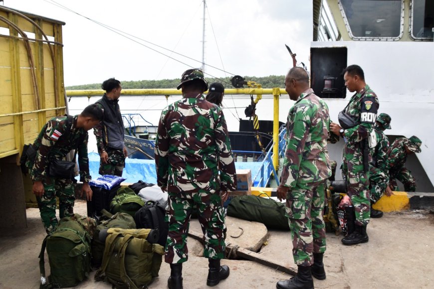 Awali Misi Pengabdian Untuk Negeri, Personel Satgas TMMD ke-129 Berlayar Menuju Kampung Wanam