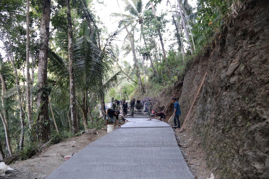 Pratu Figo Ratakan Beton Sentuhan Akhir yang Menentukan Kualitas Jalan TMMD