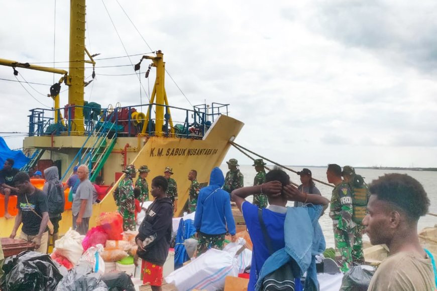 123 Personel Satgas TMMD ke-129 Tiba di Pelabuhan Kampung Wogekel
