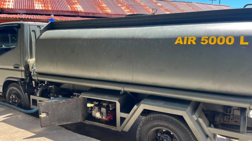 Yonif TP 860/NSK Salurkan 5.000 Liter Air Bersih ke Masjid Al Muhajirin Waropen, Wujud Kepedulian TNI untuk Masyarakat
