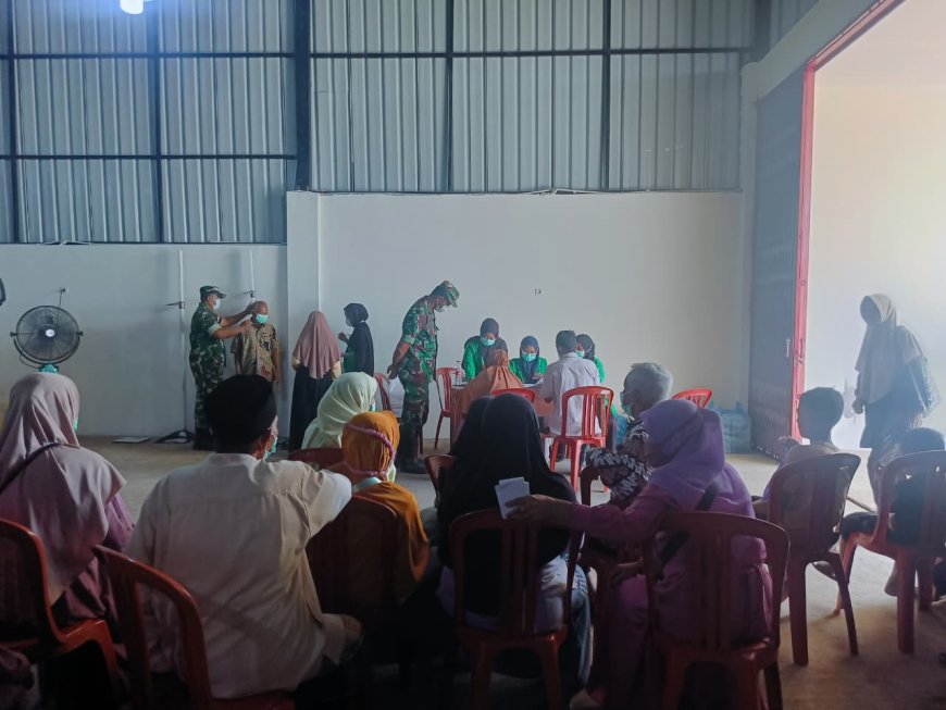 Di Balik Pembangunan TMMD Hadir Kepedulian Kesehatan untuk Warga Gumelem Kulon