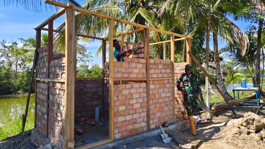 Kebersamaan dan Kekompakan TNI Bersama Masyarakat, Wujudkan Pembangunan MCK di Kampung Urumb
