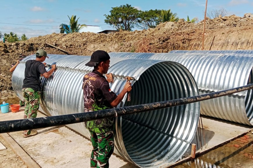 Kebersamaan TNI dan Masyarakat: Pembangunan 15 Jembatan Aramco di Merauke Terus Dikebut