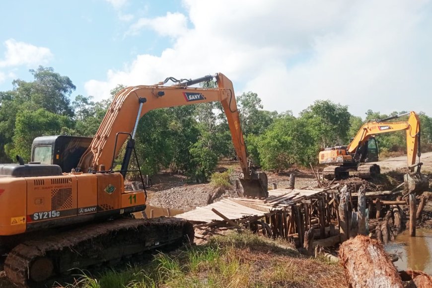 Jembatan Penghubung Antar Kampung di Wanam Mulai Dibangun Satgas TMMD ke-129