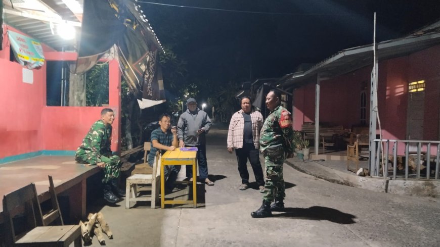 Ronda Malam Pererat Kemanunggalan TNI dan Warga di Gumelem Kulon