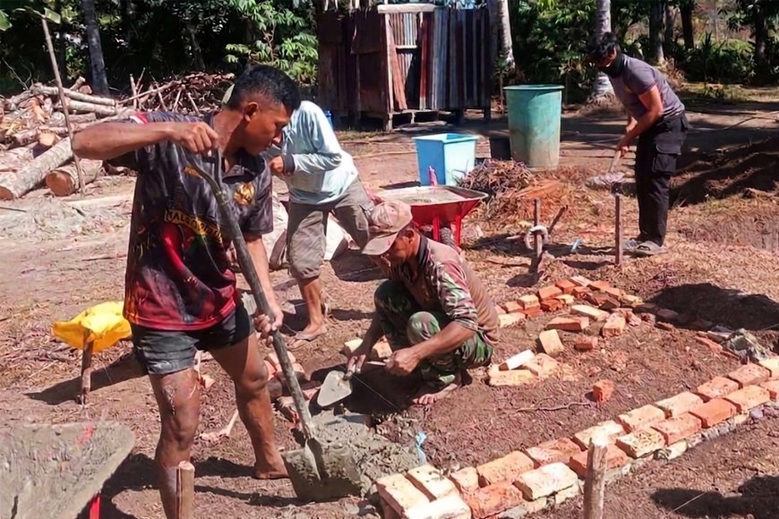 Perlahan Namun Pasti, Pondasi MCK TMMD ke-129 Kodim 1707/Merauke Mulai Berdiri