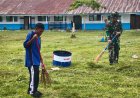 Yonif TP 804/DBAY Ajak Siswa-Siswi SMP Negeri 7 Nabire Laksanakan Karya Bakti Bersihkan Lingkungan Sekolah