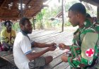 Wujud Kepedulian TNI, Satgas TMMD ke-129 Layani Pemeriksaan Kesehatan Masyarakat Wanam