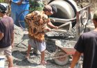 Mbah Hadi Tak Mau Tinggal Diam Ikut Bergotong Royong Demi Jalan Impian Desa