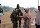 Danrem 071 Wijayakusuma Berikan Bingkisan Sembako Lengkapi Kesan Humanis Penutupan TMMD ke-129