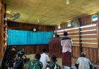 Personel Yonif TP 860/NSK Sholat Jumat Bersama Warga di Masjid Thorisul Huda SP 6, Pererat Silaturahmi
