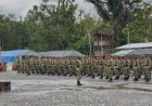 Khidmat HUT RI ke-81, Prajurit Yonif TP 860/NSK Kibarkan Merah Putih di Waropen