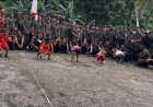Keceriaan HUT ke-81 RI: Yonif TP 809/NTM Bersama Masyarakat Gelar Lomba 17-an Penuh Semangat di Tengah Guyuran Hujan