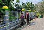 Jelang Salat Jumat, 30 Prajurit Yonif TP 860/NSK Bersihkan Masjid At-Taqwa di Kampung Rorisi