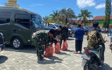 Yonif TP 804/DBAY Berbagi Jumat Berkah di Masjid Agung Al-Falah Nabire