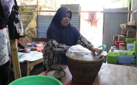 Dari Dapur Sederhana Bu Sartini Semangat Satgas TMMD Terus Menyala