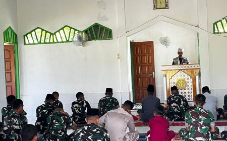 Prajurit Yonif TP 860/NSK Gelar Program BERSATU di Masjid Al Falah Waropen, Pererat Silaturahmi dengan Masyarakat
